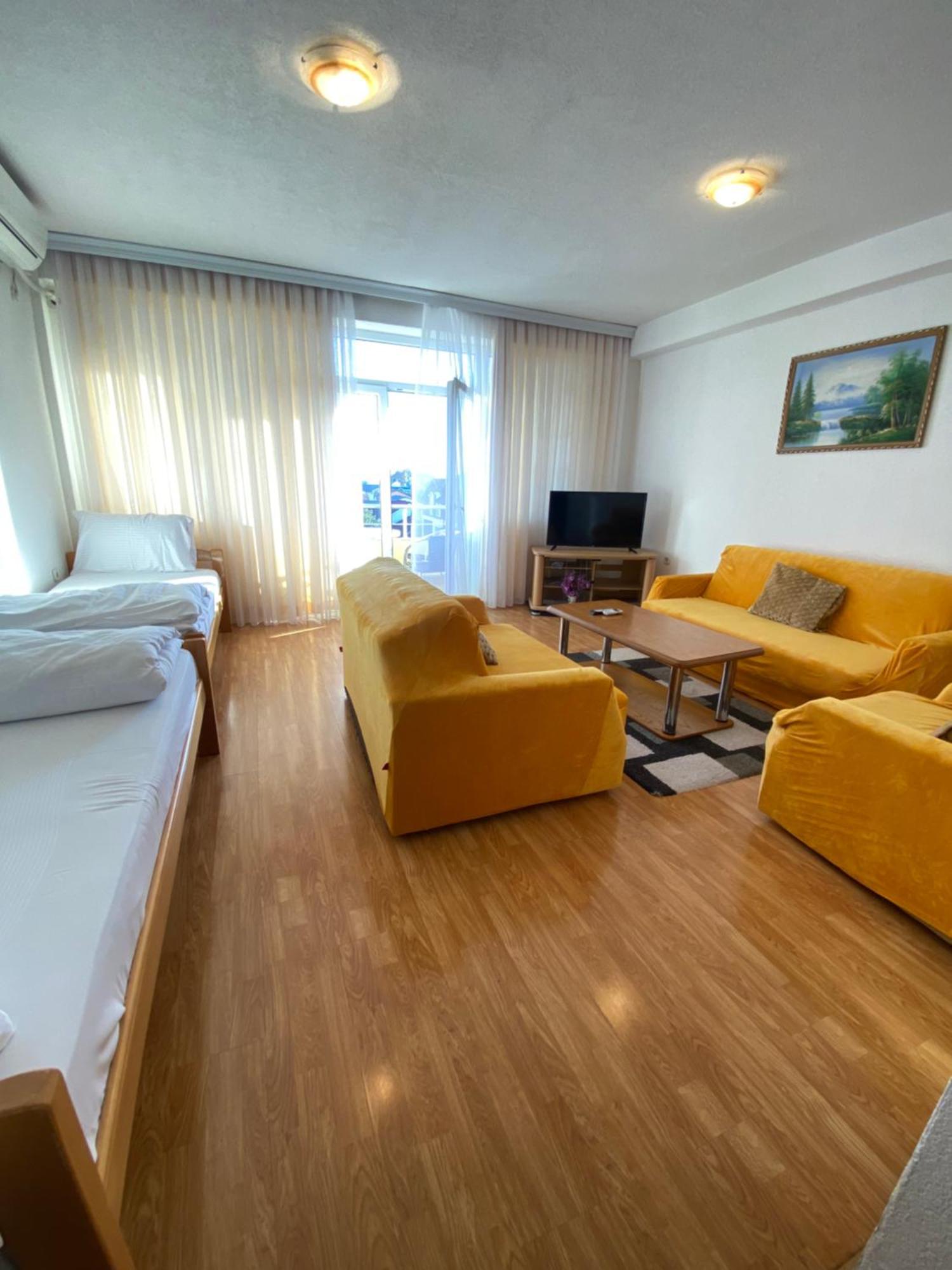 Hotel Venecia Apartments Струга Екстериор снимка
